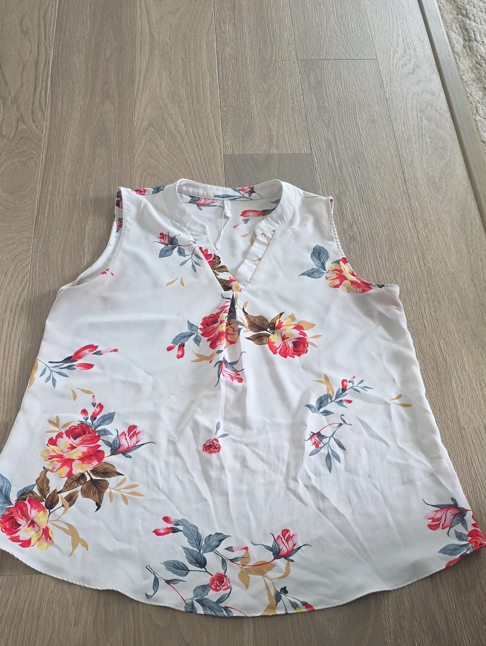 Sleeveless White Floral V-Neck Top